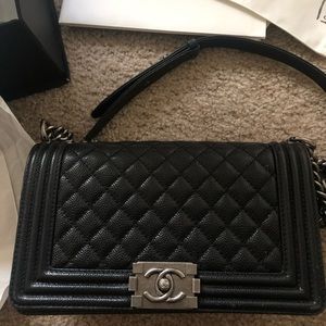 Chanel boy medium with caviar leather